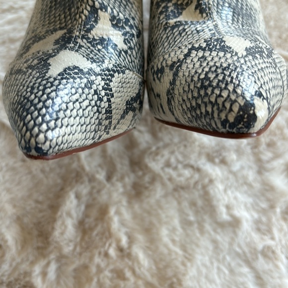 Snake skin pointed toe booties, size 6 🐍 - Picture 3 of 11